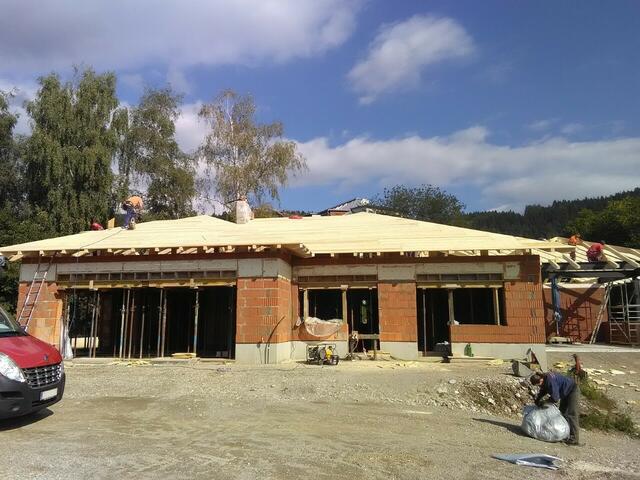 Der Rohbau steht mittlerweile. Fertig wird der Häuslbauer voraussichtlich 2025. | Foto: Privat