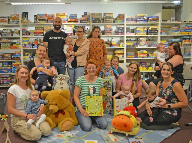Vzbm. Silke Reitbauer-Rieger mit den jüngsten Bruckerinnen und Brucker. | Foto: Stadt Bruck