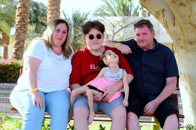 Die kleine Madeleine mit ihrer Familie | Foto: Cornelia Lexa
