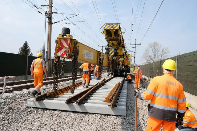 Wegen Gelisbauarbeiten in Niederösterreich kommt es zu größeren Änderungen im Zugverkehr. Besonders betroffen: Der Regionalverkehr zwischen Linz und St. Valentin. | Foto: ÖBB/Christian Zenger