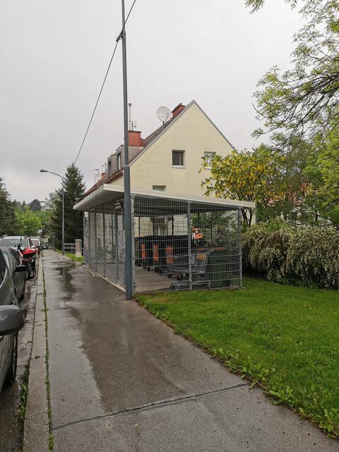 Gegen den Müllkäfig bei der Gemeindeberggasse Ecke Köchelgasse regt sich Widerstand.  | Foto: VP Hietzing