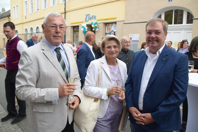 Waltraud Müllner-Toifl mit Gatte Robert Müllner und Bezirkspolizeikommandant Siegfried Krische.