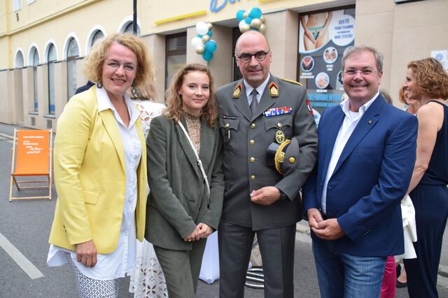 Landesrätin Christiane Teschl-Hofmeister, ABC-Kommandant Jürgen Schlechter und Bezirkspolizeikommandant Siegfried Krische.