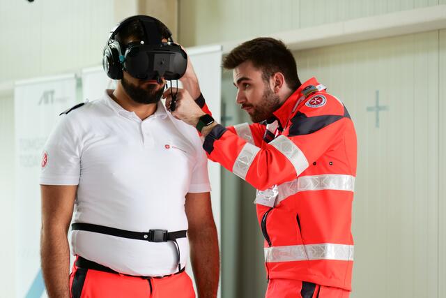 Noch gilt es, einige (technische) Mankos zu bewältigen. Ein erster Erfahrungsbericht eines Notfallsanitäters aus dem Übungsteam klingt aber schon einmal vielversprechend. | Foto: Maximilian Spitzauer