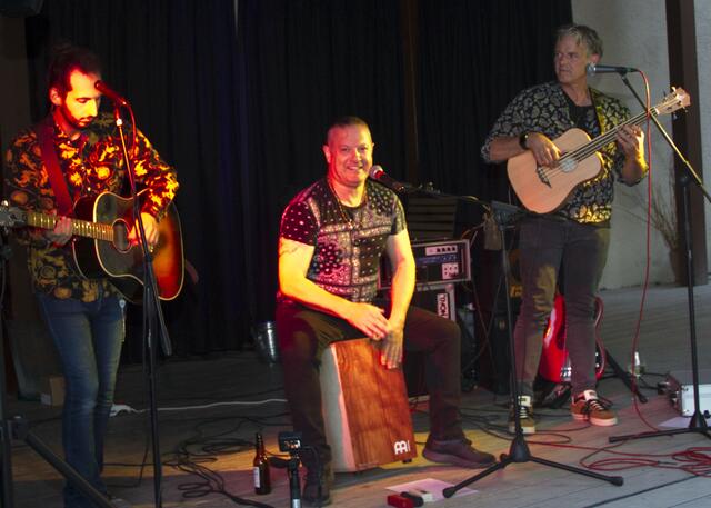 „BLUES MIKI &amp; T.N.R Band“ rockten beim "Warm-up Konzert" am Donnerstag Abend den Burghof in Schlaining.