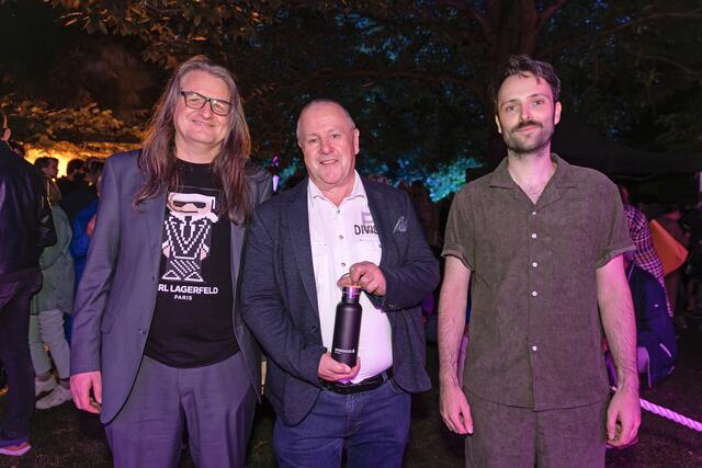 Outreach-Gründer Franz Hackl mit VDir. Bernhard Plattner und künstlerischen Leiter Clemens Rofner.