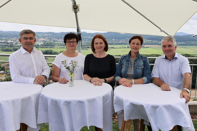Franz Fartek, Maria Matzhold, Simone Schmiedtbauer, Maria Pein und Franz Uller auf Bezirkstour (v.l.).   | Foto: schmidbauer