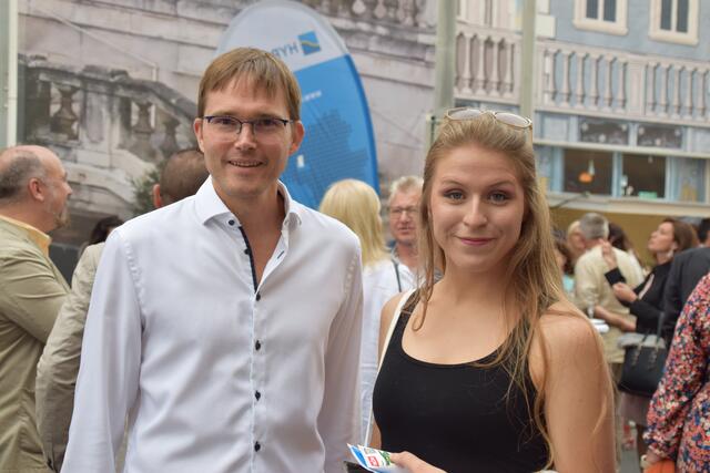 Gemeinderat Matthias Kubat mit charmanter Begleitung.