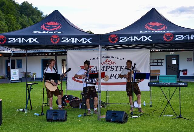 Die „Kampstein Power“ aus Kirchberg/Wechsel, sorgten für schwungvolle Stimmung im Parkbad Seebenstein. | Foto: Elisabeth Peinsipp