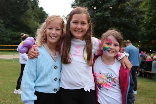 Pia, Helena und Iris aus Forchtenstein hatten einen lustigen Abend mit Freunden am Sommerfest. | Foto: Vanessa Bogad