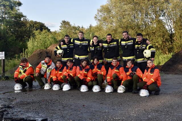 Die Feuerwehrjugend Spittal/Drau mit ihren Jugendbeauftragten sowie den fleißigen Jugendhelfern bei der Brandeinsatzübung am ersten Tag. | Foto: FF Spittal/Drau