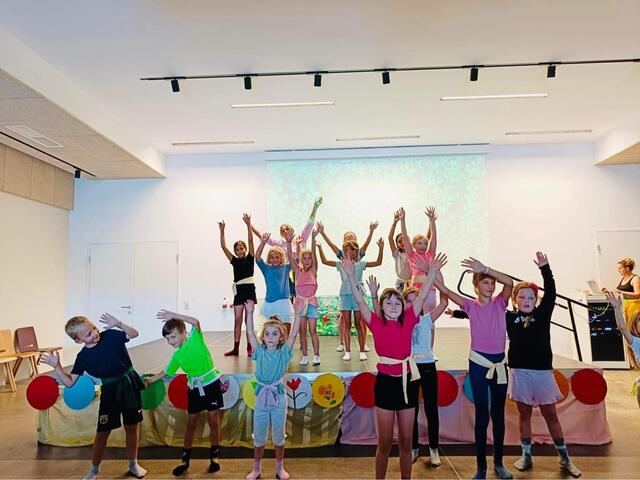 Der Workshop endete mit einer großartigen Abschlussvorführung der Kinder.  | Foto: Sabine Rabel