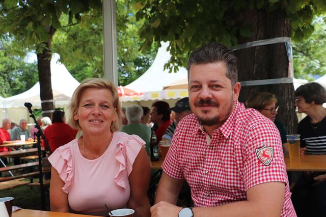GR Sabine Jakubzig und LAbg. Udo Hebesberger beim Frühschoppen | Foto: Edith Ertl
