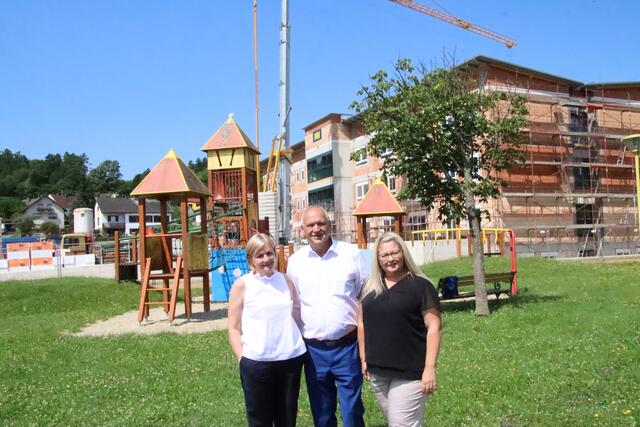 Der bestehende Spielplatz wird abgebaut, das Gelände komplett umgestaltet, gab Bürgermeister Wolfgang Sodl bekannt. | Foto: Martin Wurglits
