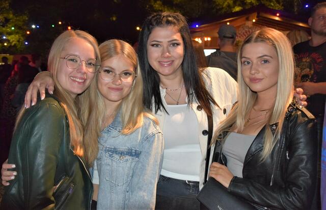 Vivi, Marie, Jani und Silvi hatten eine tolle Partynacht in Kirchdorf. | Foto: Klara Fruhstorfer
