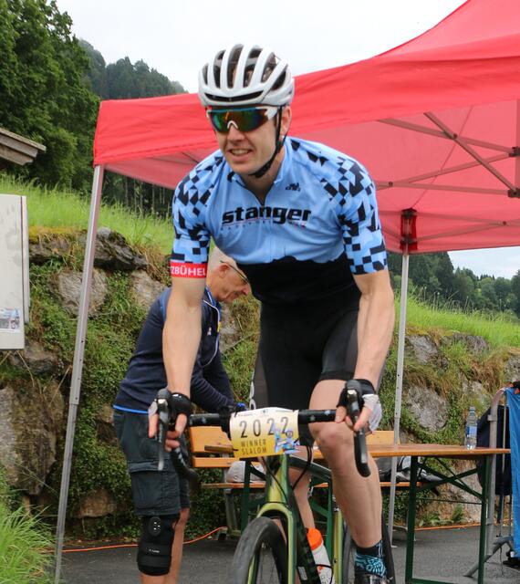 Pedale statt Piste:  Der britische Weltcup-Skistar Dave Ryding zeigte ungeahnte Kletterfähigkeiten und enorme Ausdauer. | Foto: Habison