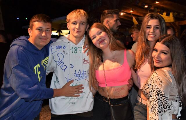 Samuel feierte mit seinen Freunden Julian, Sina, Maria und Kathi seinen Geburtstag am Aufest. | Foto: Klara Fruhstorfer