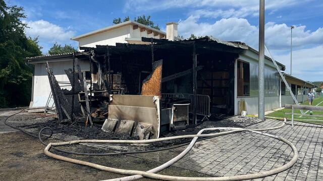 Das Gebäude ist abgebrannt. | Foto: FF Weppersdorf