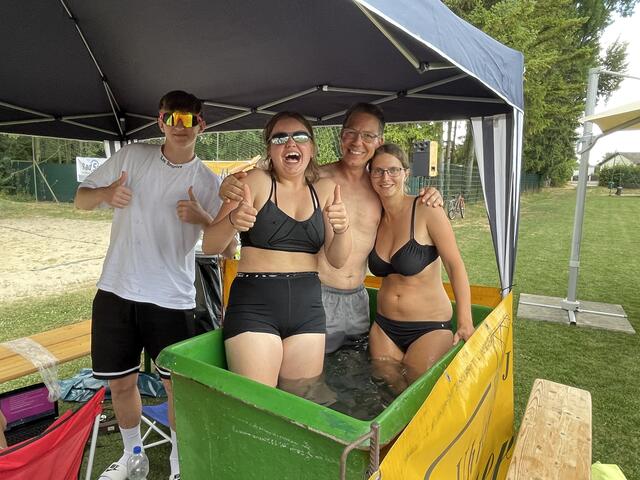 Da gab es Stehplätze im Bottich zur Abkühlung!  | Foto: Alexandra Goll