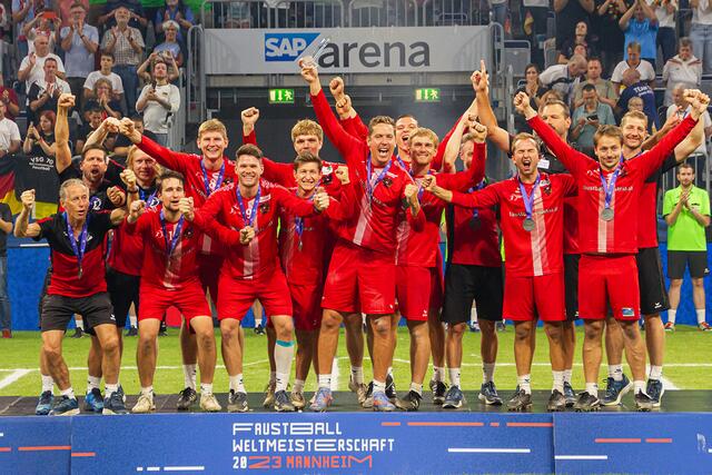Das Faustball Team Austria erreichte bei der WM die Silbermedaille. | Foto: Stefan Gusenleitner