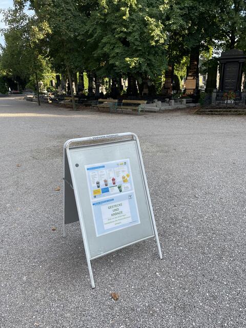 Eine Infotafel über die Mülltrennung befindet sich auch im Eingangsbereich. | Foto: Alexandra Goll