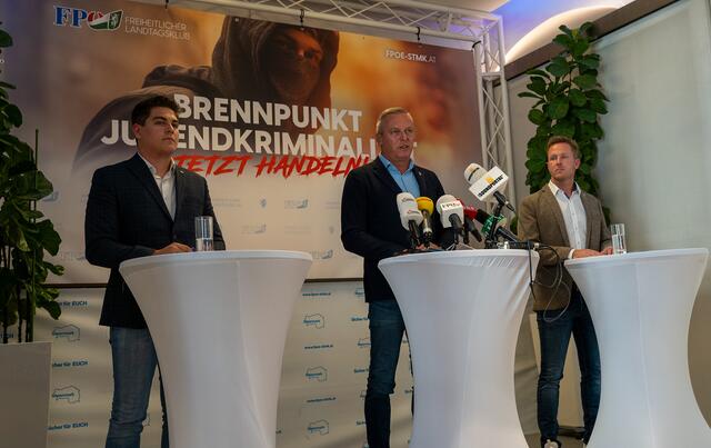 RFJ-Landesobmann Alessandro Kopeter, KO Mario Kunasek und LAbg. Patrick Derler präsentierten am Montag ihre Vorschläge zum "Brennpunkt Jugendkriminalität".  | Foto: FPÖ Steiermark/Wilfling