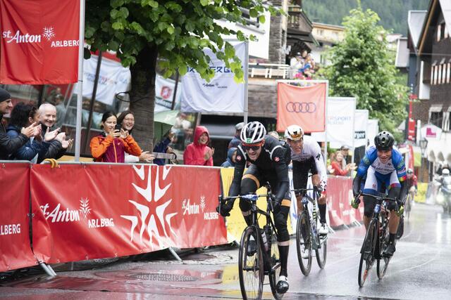 RLBERG Giro 2023 in St. Anton am Arlberg: Ein spektakulärer Zielsprint unter Favoriten – der Schweizer Fadri Barandun holte den Sieg. | Foto: Tourismusverband St. Anton am Arlberg_säly