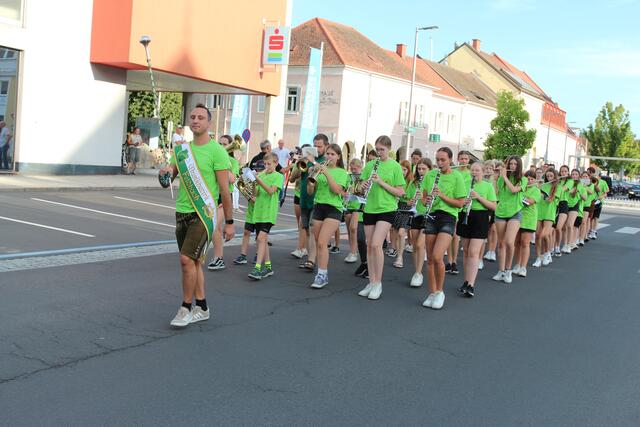 Der eindrucksvolle Einmarsch beim Campfinale, dem großen Konzert.  | Foto: RegionalMedien