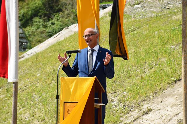 LH Anton Mattle: „Die Neuerrichtung der Moosergraben- und Mellitzgrabengalerie, in deren Neubau wir 13,5 Millionen Euro investiert haben, bringt eine deutliche Steigerung der Verkehrs- und Versorgungssicherheit mit sich." | Foto: Land Tirol/Pichler