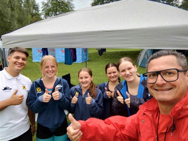 Die SVV-Mannschaft mit den Trainern, v. l. n. r.: Tarik Dautovic, Marie Sophie Marschall, Pia Part, Azra Dautovic, Sara Maric, Stephan Part