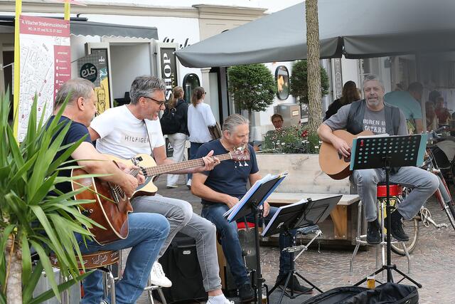 Musiziert wurde auf fünf Plätzen in der Villacher Altstadt. Am Bild ROQ