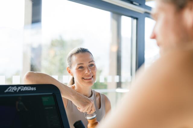 Den Gästen im Gesundheitszentrum Park Igls steht ein modernst ausgestattetes Panorama-Gym zur Verfügung.  | Foto: (C) Park Igls