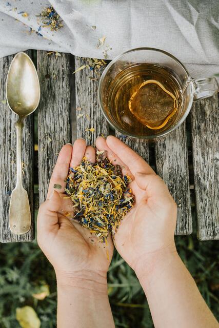 Bald gibt es wiederbefüllbare Teedosen in der Teurnia Apotheke- der Umwelt zu liebe! | Foto: Daniela Ebner