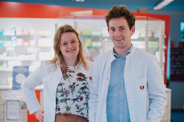 Hanna und Stefan Kain haben gemeinsam in Innsbruck studiert und leiten nun die Teurnia Apotheke in Lurnfeld | Foto: Daniela Ebner