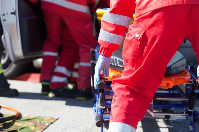 Zur weiteren Abklärung wurde die Frau von der Rettung in das Klinikum Klagenfurt gebracht. | Foto: stock.adobe.com/wellphoto (Symbolfoto)