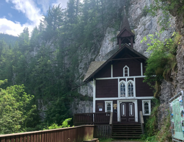 Die Wallfahrtskirche "Schüsserlbrunn" liegt am Hochlantsch auf 1.363 m Seehöhe. Sie ist nur zu Fuß erreichbar.  | Foto: Gisela Lappi