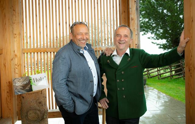 Bernhard Neubauer (l.), neuer Obmann von „Besser mit Holz“, und Josef König (r.), sein Vorgänger. | Foto: bessermitholz/Doris Spora