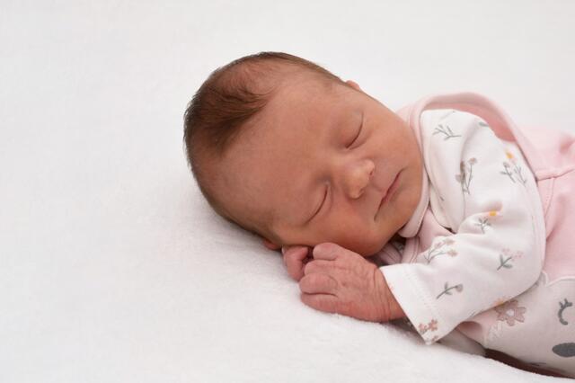 Johanna Marie
Geburt: 13. Juni
Eltern: Sarah Hirtl und Florian Koller,
Feldbach
2.640 g, 48 cm | Foto: Babysmile