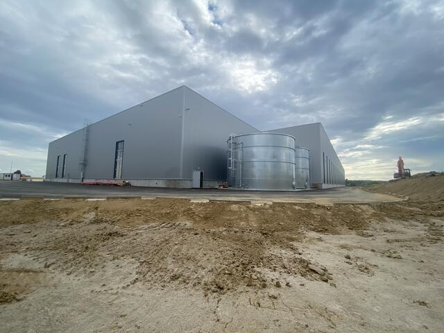 Der Bau des Logistikzentrums der Brau Union Österreich in Ried schreitet voran.

  | Foto: © Schoettel/Schisernig/Brau Union Österreich