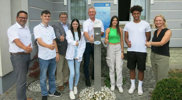 WLV-Obmann Bgm. Ernst Edelmann, Helmut Herlicska, Nikolaus Sauer und Bürgermeisterin von Siegendorf Rita Stenger mit 4 Ferialpraktikantinnen und -praktikanten des WLV NB | Foto: WLV NB