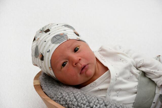 Konstantin
Geburt: 25. Juni
Eltern: Jasmin und Dietmar Trummer,
Fehring
3.510 g, 51 cm | Foto: Babysmile
