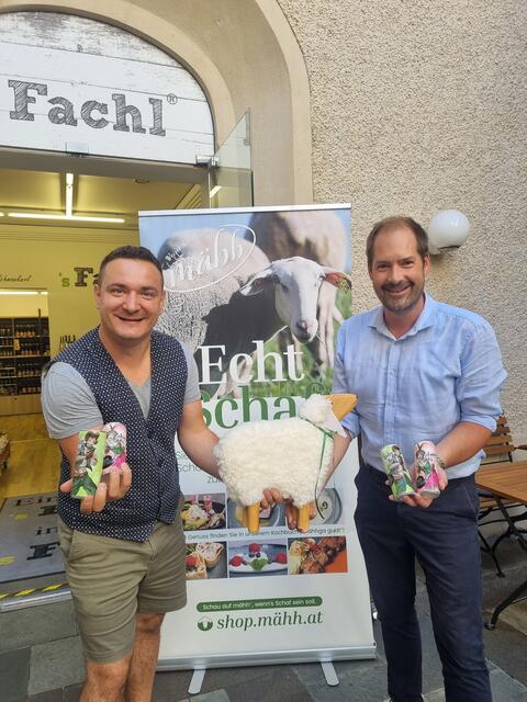 Zu den neu angebotenen Produkten der Weizer Schafbauern gehören auch zwei Alko-Pops auf Schafmolke-Basis. | Foto: 's Fachl