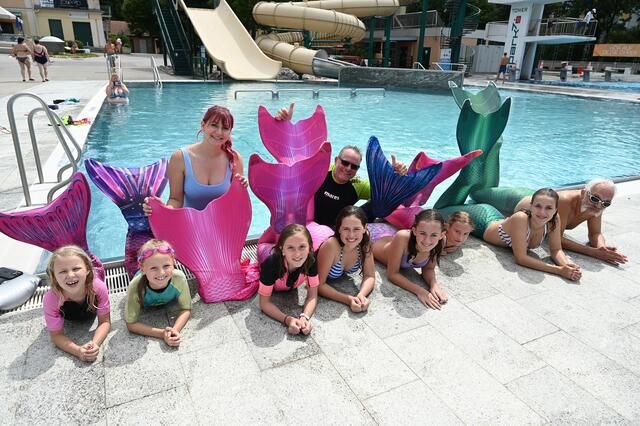 Badener Ferienspiel: Meerjungfrauenschwimmen ist eine spannende Herausforderung. | Foto: 2023psb/sap
