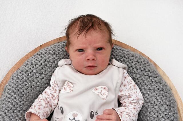 Lara
Geburt: 5. Juli
Eltern: Bianca und David Kothgasser,
St. Stefan
3.500 g, 51 cm | Foto: Babysmile