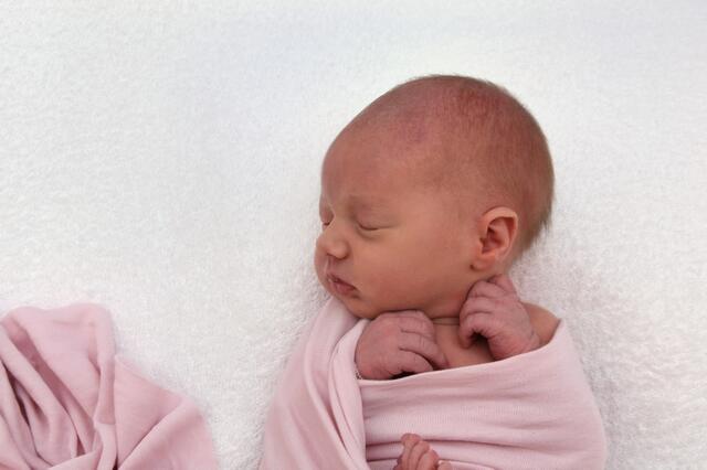 Valentina
Geburt: 26. Juni
Eltern: Anja Pfleger und Rüdiger Frankl,
Halbenrain
2.800 g, 48 cm | Foto: Babysmile