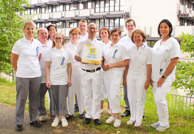 Helga Zrout, Andreas Beer, Doris Steffl, Lehrling Michaela Polzer, Maria Wurz, Christoph Fuss, Vitor Schnabl, Ala Weißenböck, Manuela Müllner, Kevin Klutz, Barbara Bachofner, Küchenleiterin Gerda Dressler (v.l.). | Foto: LK Gmünd