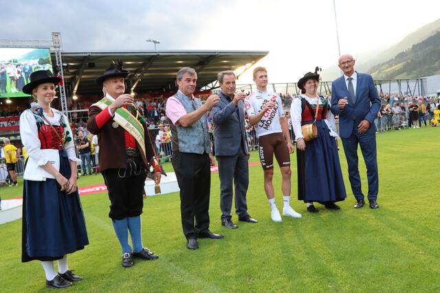 Natürlich darf ein Schnäpschen bei einem landesüblichen Empfang nicht fehlen. | Foto: Hans Ebner
