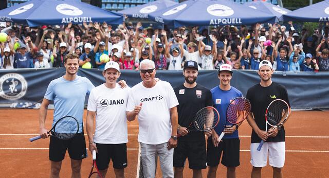Yannick Hanfmann, Linus Strasser, Toni Polster, Marco Schwarz, Adrian Pertl und Dominic Thiem. | Foto: Mia Knoll
