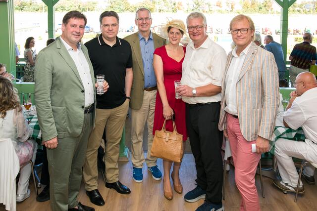Bgmst. Stefan Szirucsek, Jörg Branschädl, Martin Heilinger, Petra Haslinger, LAbg. Bgmst. Christoph Kainz, Josef Miedl. | Foto: Volksbank