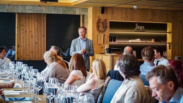 31 Mitglieder der Paznaun – Ischgl CREW haben kürzlich an einer Wine Masterclass mit Sommelier Aldo Sohm, dem „Best Sommelier of the World“, und einem anschließendem Winzer-Dinner teilgenommen. | Foto: TVB Paznaun - Ischgl